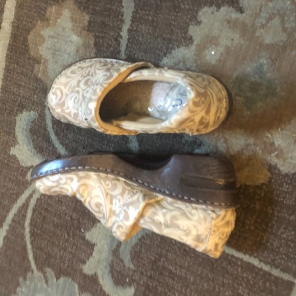 Born Patterned Clogs - Picture 2 of 3